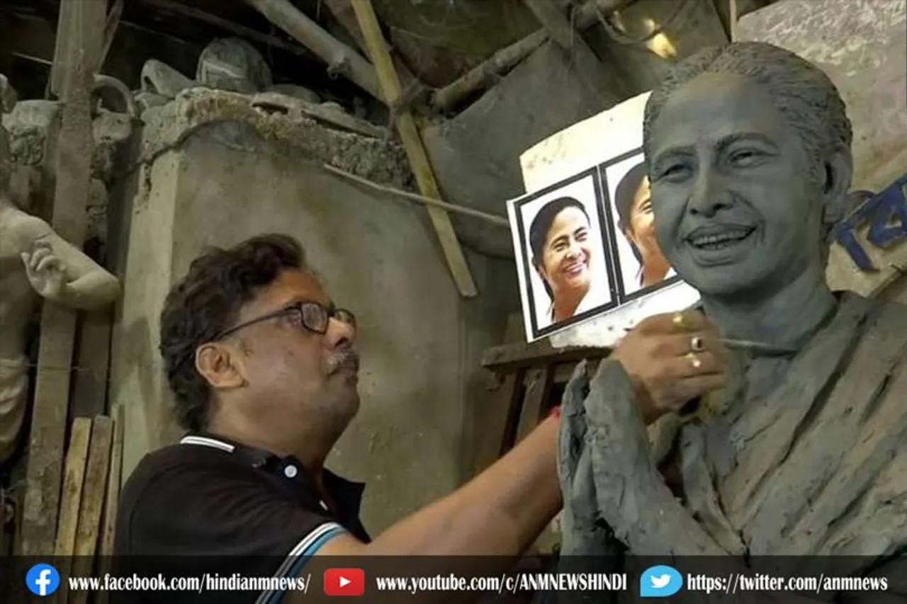 ममता बनर्जी का चेहरा बनाकर बन रही हैं मां दुर्गा की मूर्ति