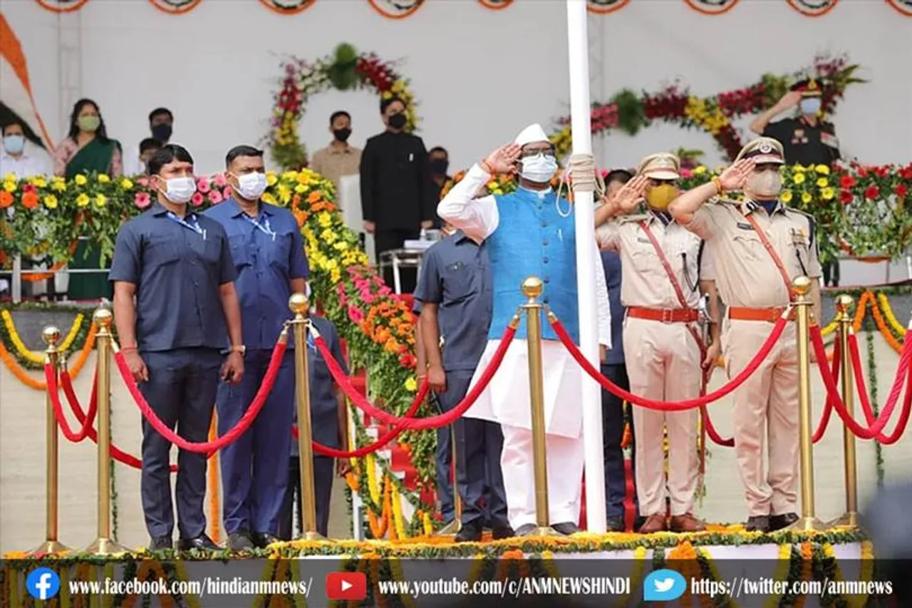 झारखण्ड के सीएम ने किया ध्वजारोहण