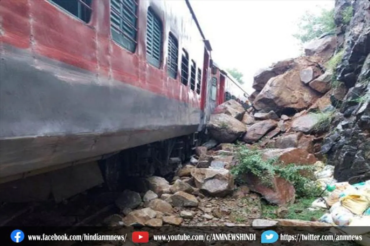 कर्नाटक में पटरी से उतरी ट्रेन