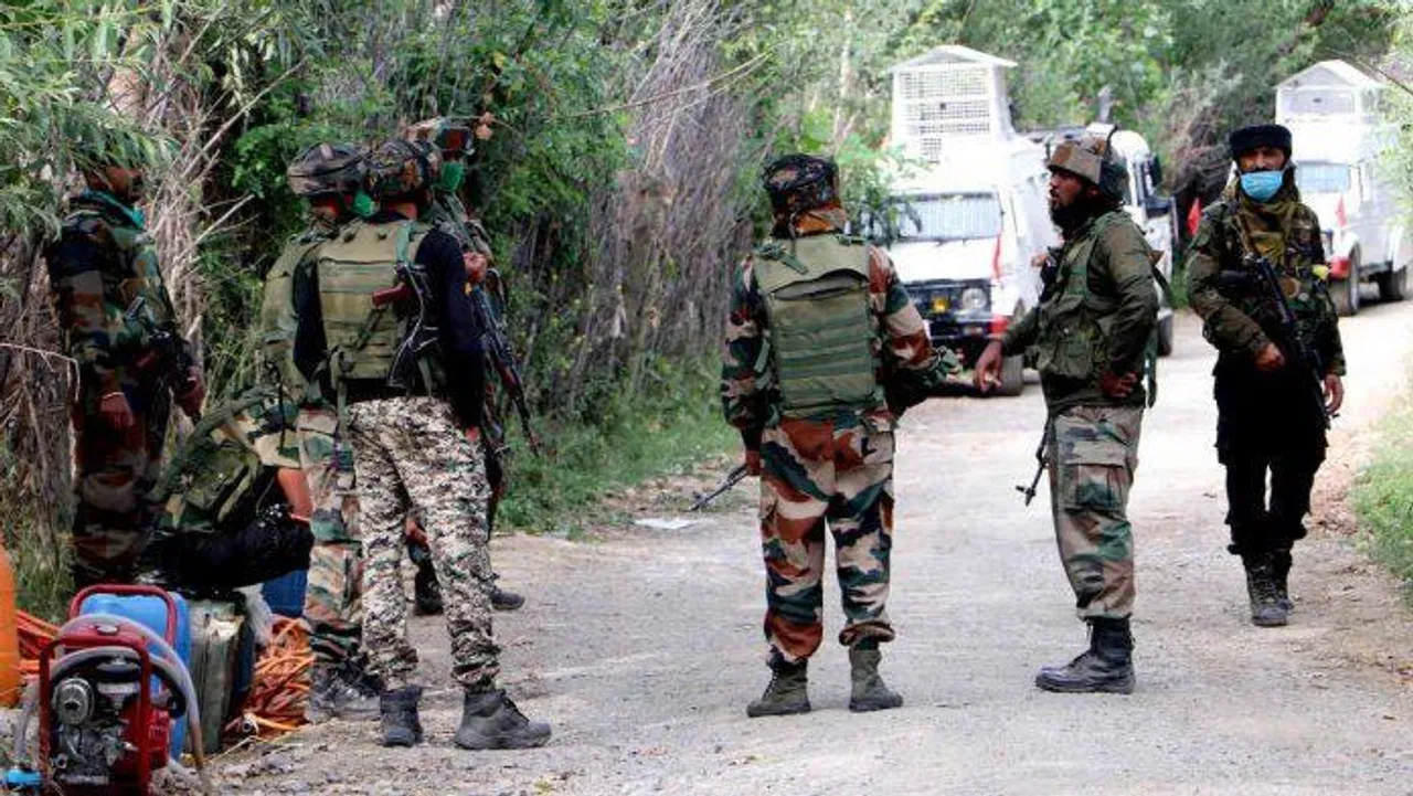 कश्मीर में भीषण मुठभेड़, सेना के 4 जवान शहीद