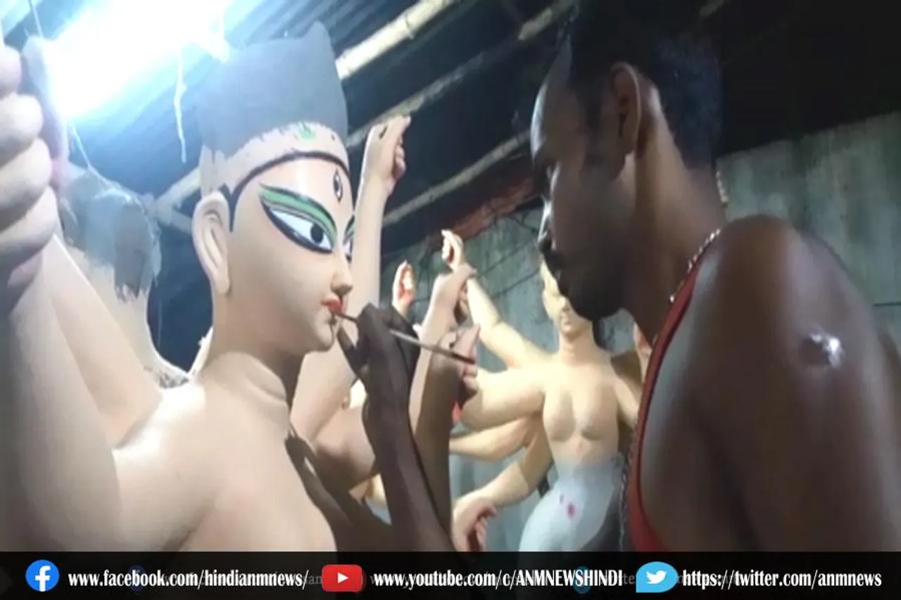 हर साल कि तरह इस साल भी प्रतिमाओ का कार्य जारी