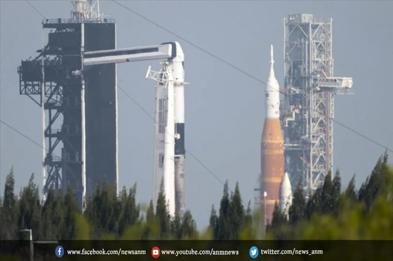 चंद्रमा की पहली यात्रा पर स्पेस लॉन्च सिस्टम