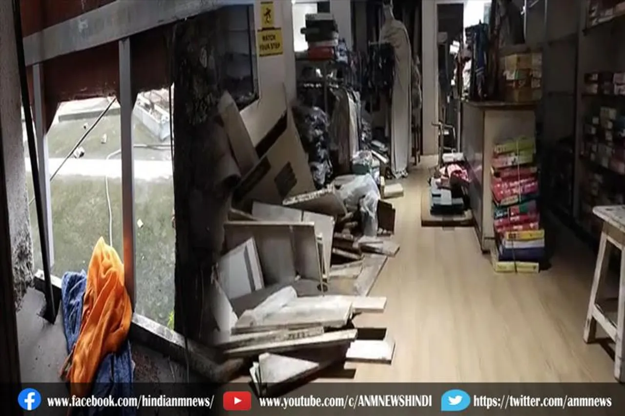 दुर्गापुर के बेनाचिती में एक महंगे कपड़े की दुकान में डकैती