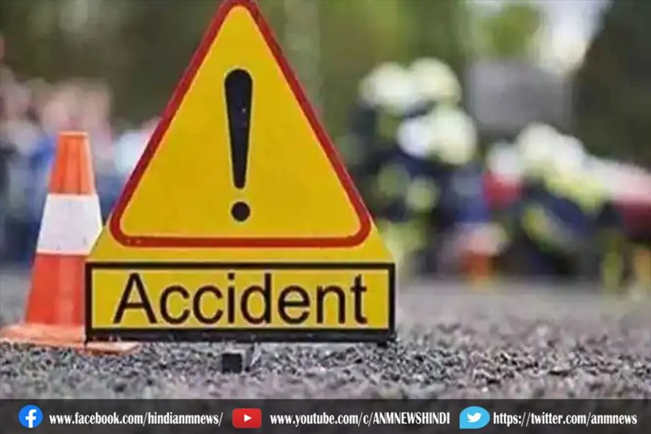 बेकाबू डंपर ने दो मोटरसाइकिलों को मारी टक्कर, चार घायल