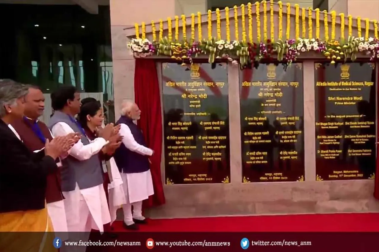 पीएम मोदी ने समृद्धि महामार्ग का किया उद्घाटन