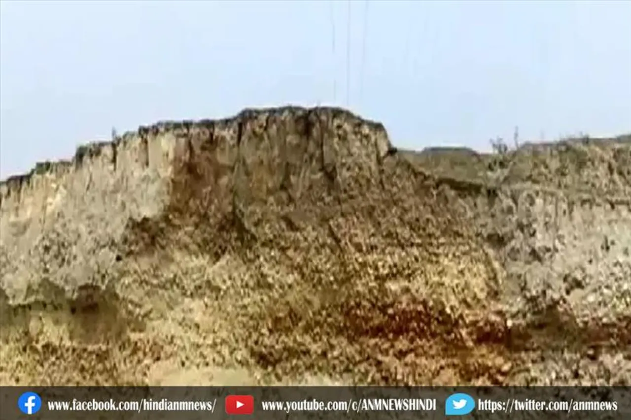 बालू निकालने के दौरान हादसा, 3 जिंदा दबे