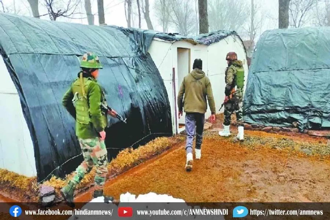 बर्फबारी में जवानों का नया घर