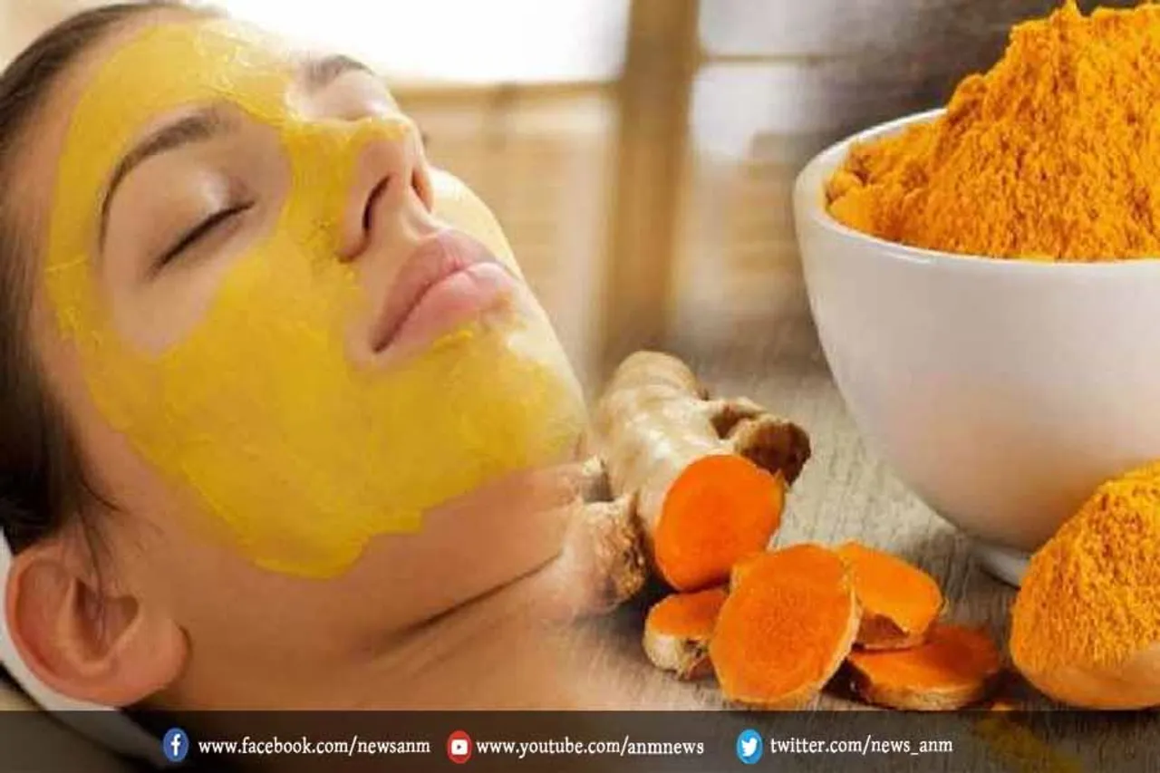 स्किन पर हल्दी लगाने में भूलकर भी न करें ये गलतियां