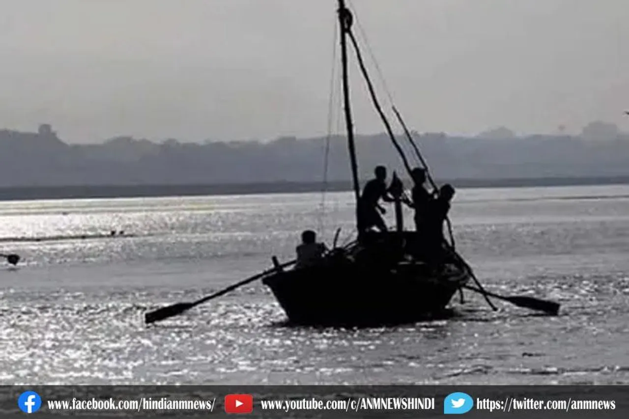 दो नाव के बीच टक्कर