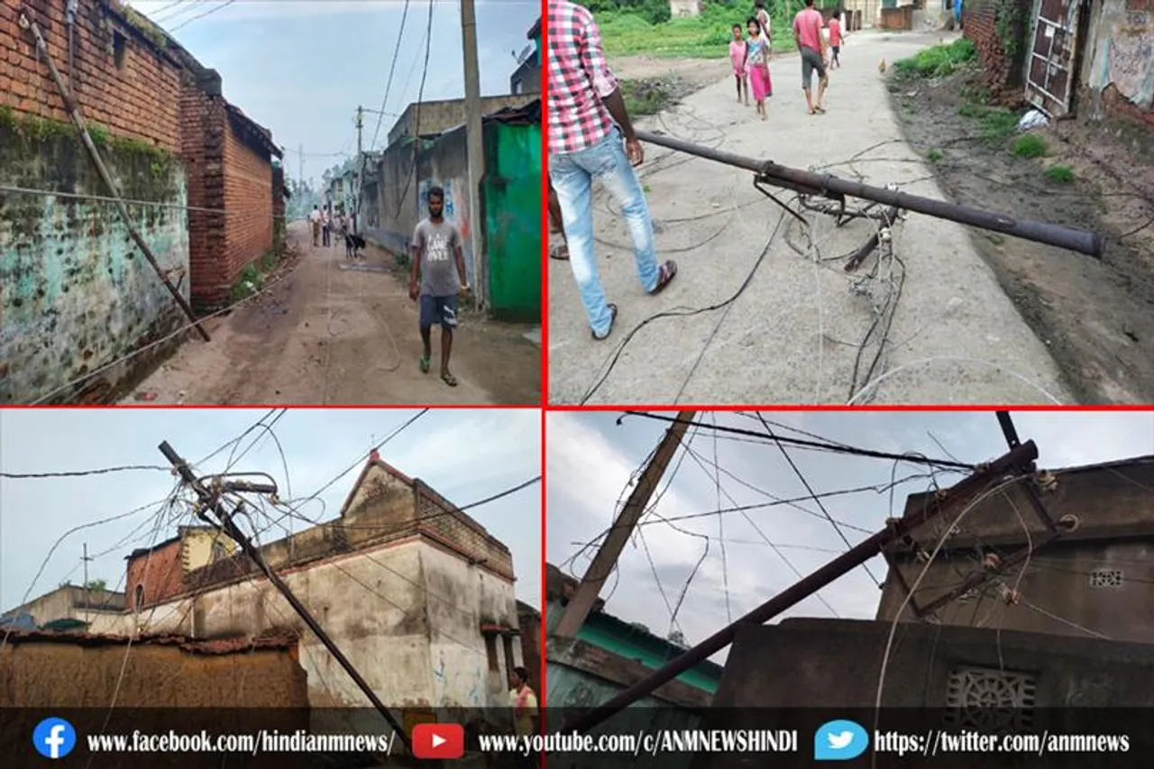 ट्रक की चपेट में आए बिजली के खंभे, स्थानीय लोगों ने किया विरोध