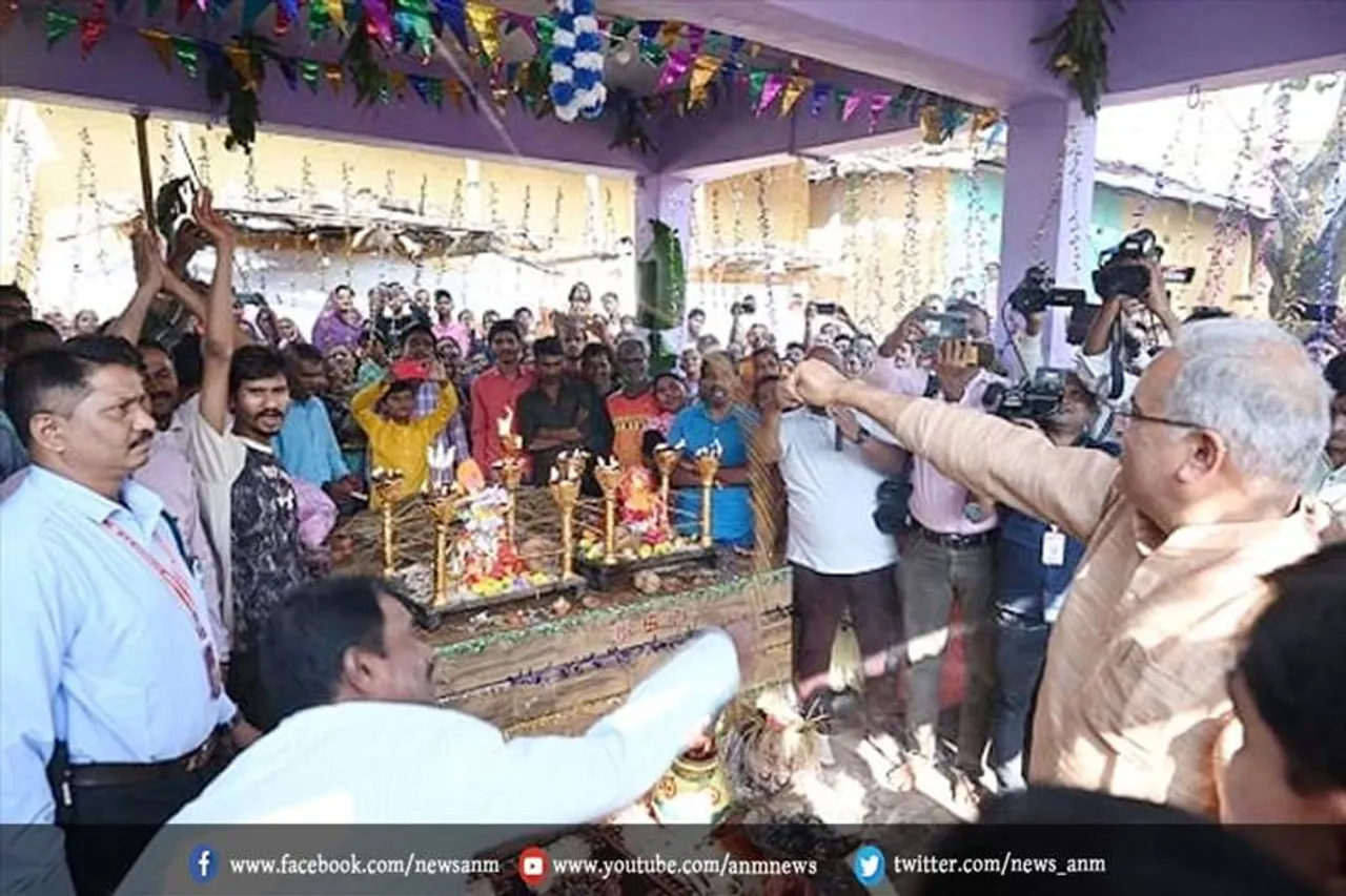 गांव की गलियों में पैदल घूमे मुख्यमंत्री
