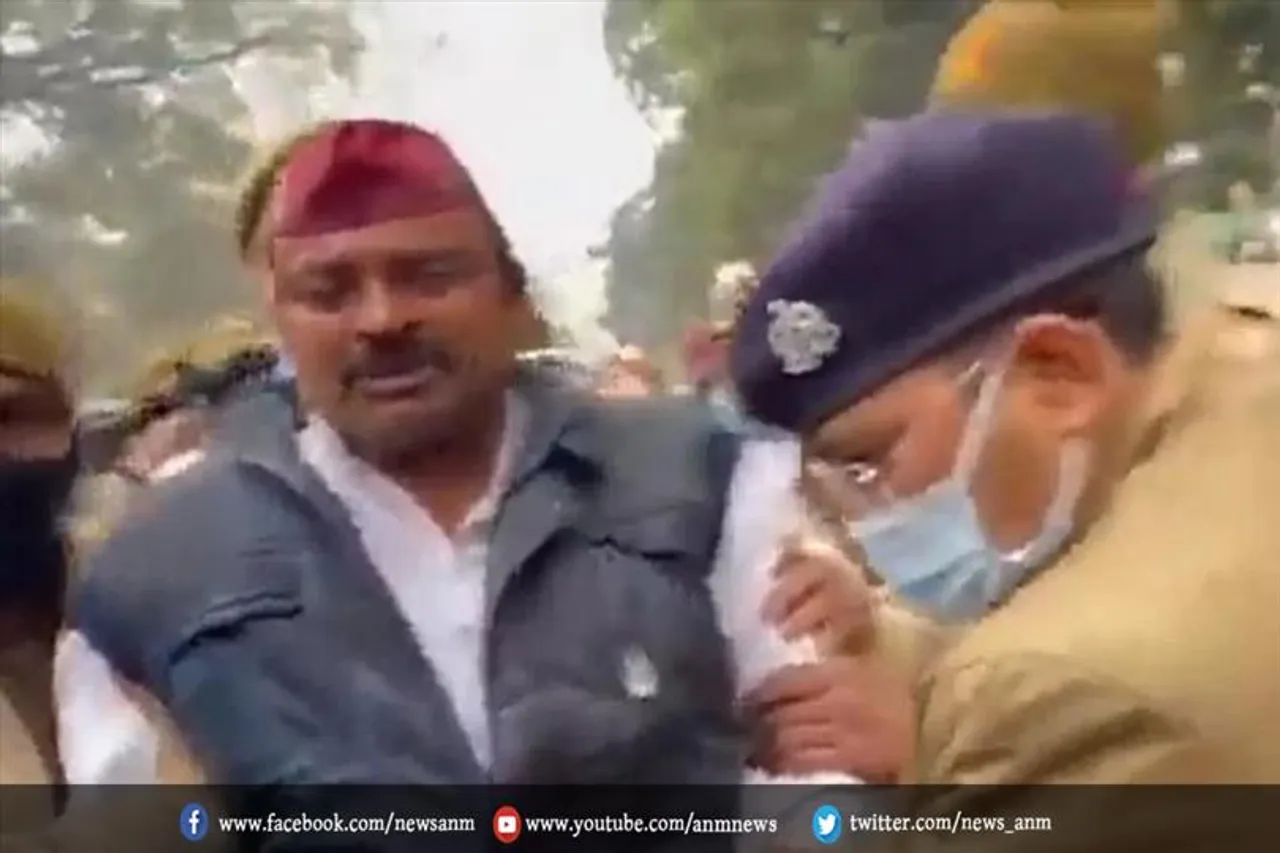 टिकट न मिलने से नाराज समाजवादी नेता ने पेट्रोल डालकर की आत्मदाह की कोशिश