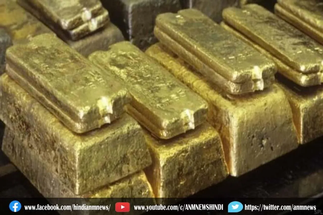 सैंडल के अंदर छिपाकर रखा गया एक किलोग्राम से अधिक सोना जब्त