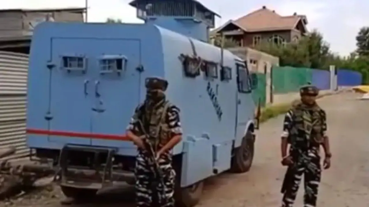 सुरक्षाबलों और आतंकियों के बीच चल रही है मुठभेड़