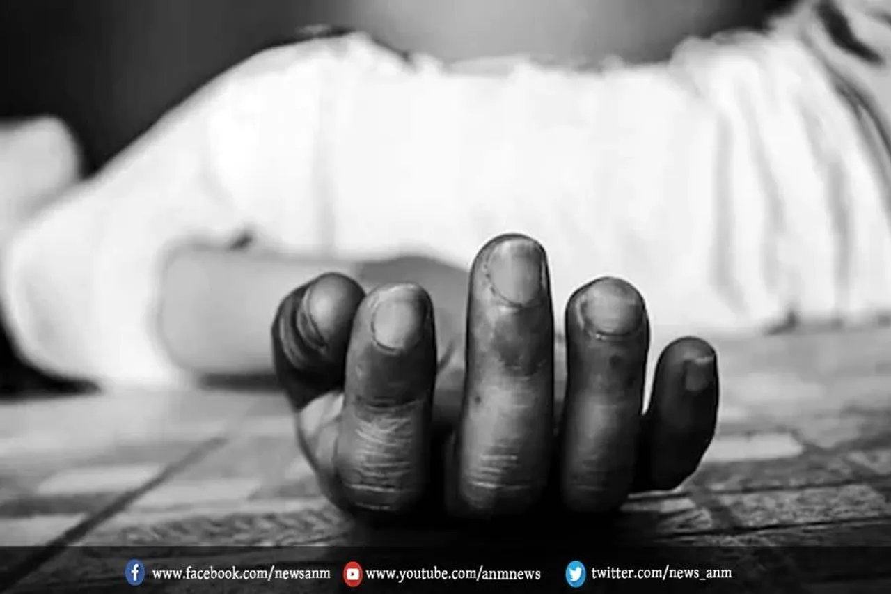 कमरे में 3 लाशें मिलने से इलाके में फैली सनसनी