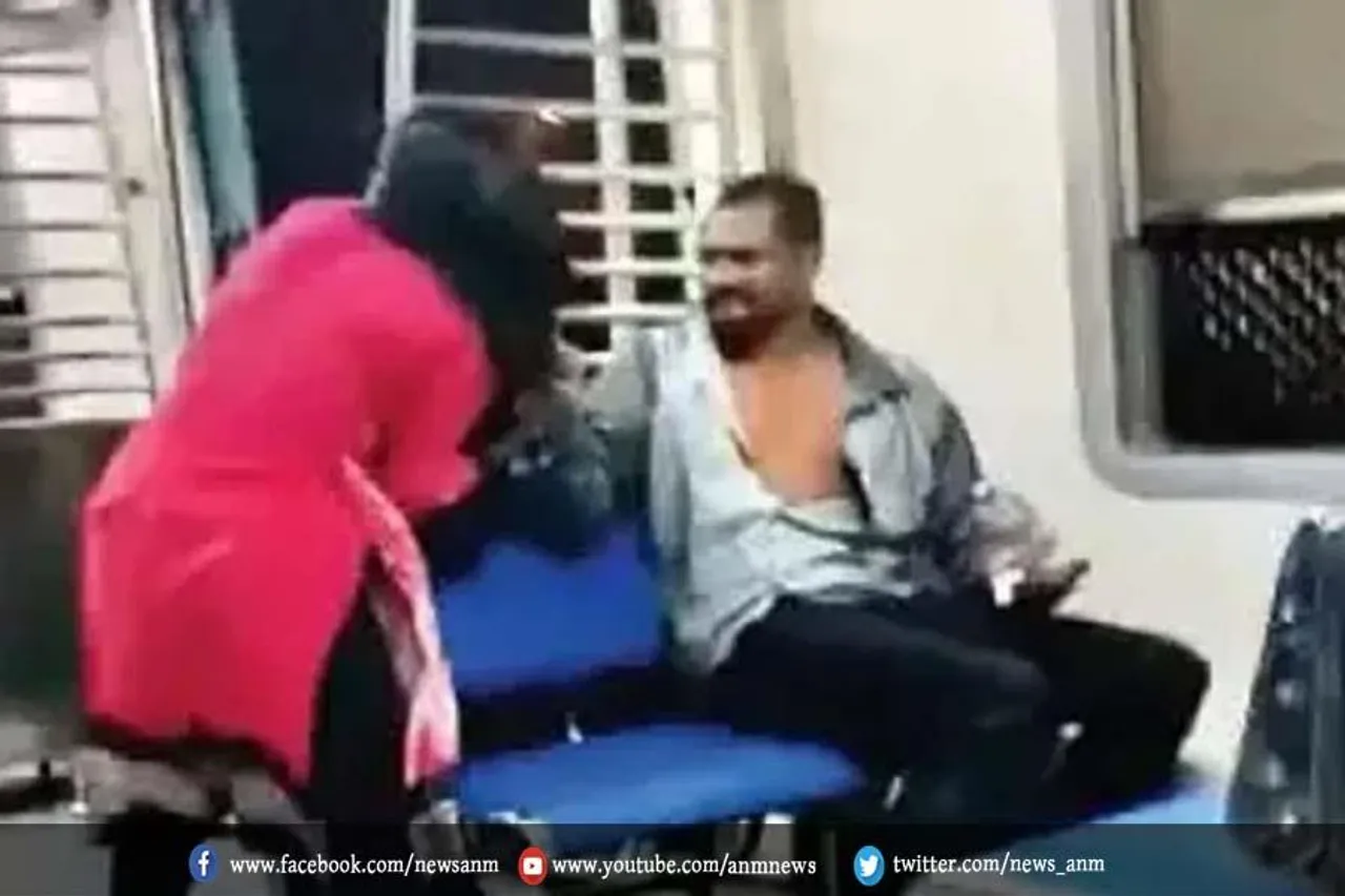 चलती लोकल ट्रेन में युवती से छेड़छाड़