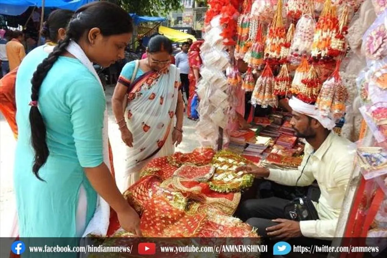 पूजन सामग्री की खरीदारी शुरू, बाजारों में उमड़ रही है लोगों की भीड़