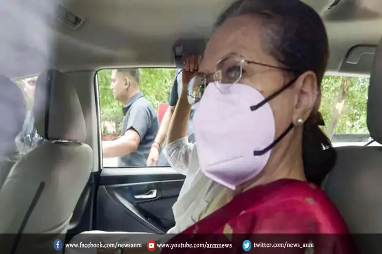सोनिया गांधी पूछताछ के बाद ED दफ्तर से निकलीं