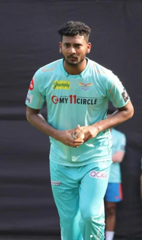 मोहसिन खान अपने आखिरी ओवर में दिखाया जलवा