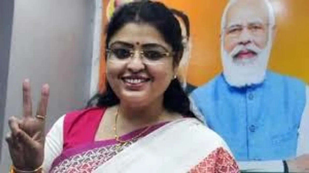 बीजेपी उम्मीदवार प्रियंका टिबरीवाल ने 72 नंबर वार्ड का दौरा किया