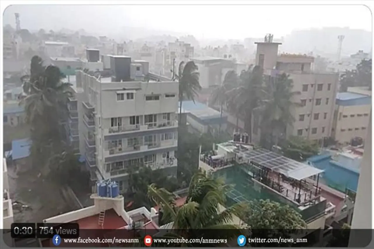 भारी बारिश के कारण कानपुर में गिरा मकान