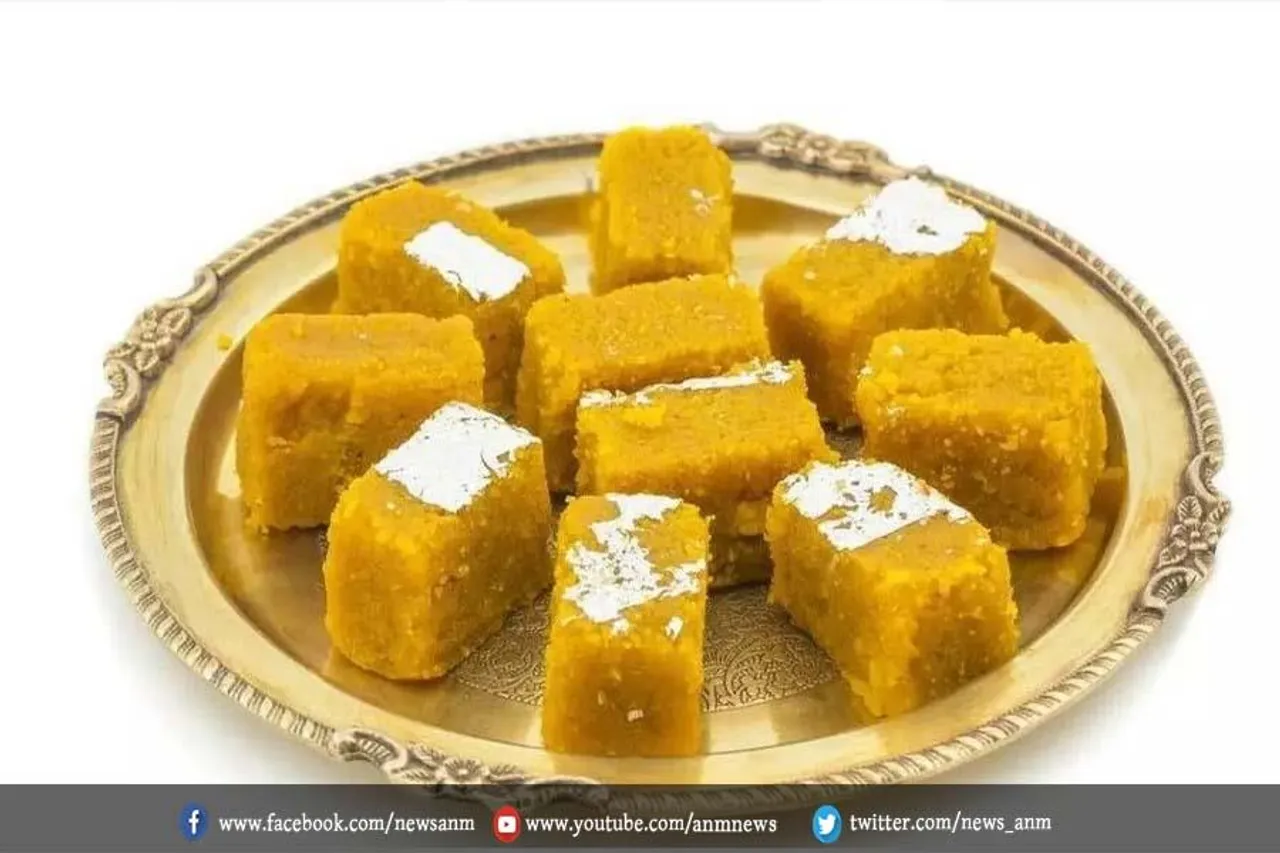 होली पर बनाएं बेसन की बर्फी