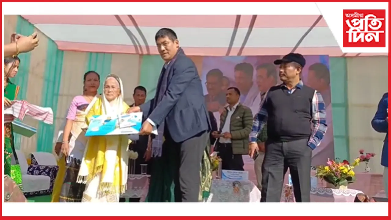 চিচিবৰগাঁও বিধানসভা সমষ্টিৰ ১৩,৪৫৫ গৰাকী হিতাধিকাৰীক ৰেচন কাৰ্ড বিতৰণ
