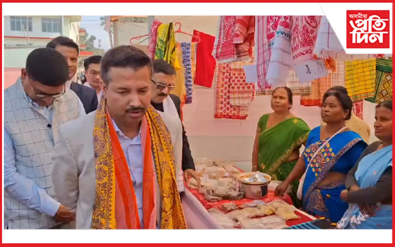 ধুবুৰীৰ ৰজা প্ৰভাত চন্দ্ৰ বৰুৱা খেলপথাৰত ভোগালী মেলা-২০২৫ৰ শুভাৰম্ভণি