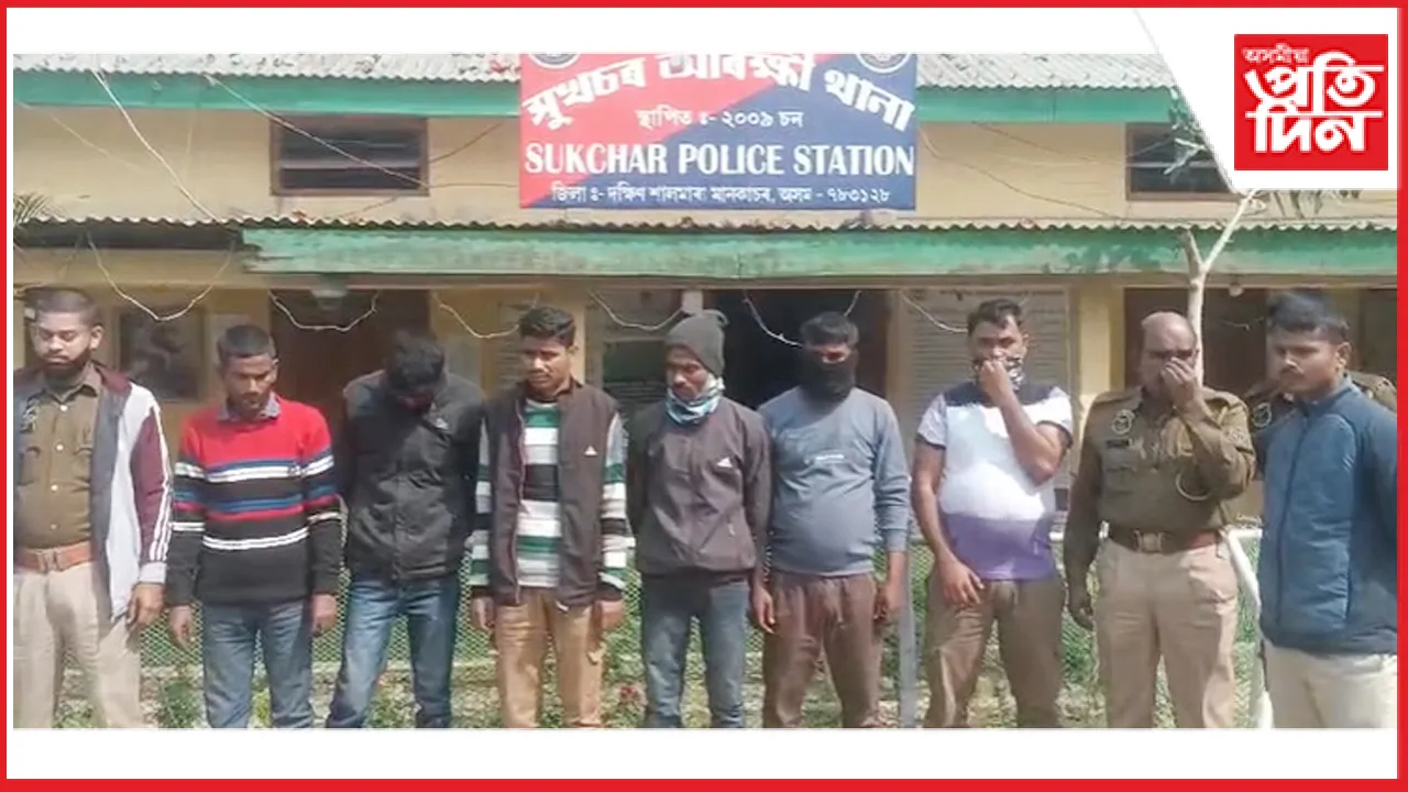 বাংলাদেশ সীমান্তত পুনৰ সক্ৰিয় গো-মাফিয়াঃ গৃহৰক্ষী জোৱানসহ ৬ জনক গ্ৰেপ্তাৰ...