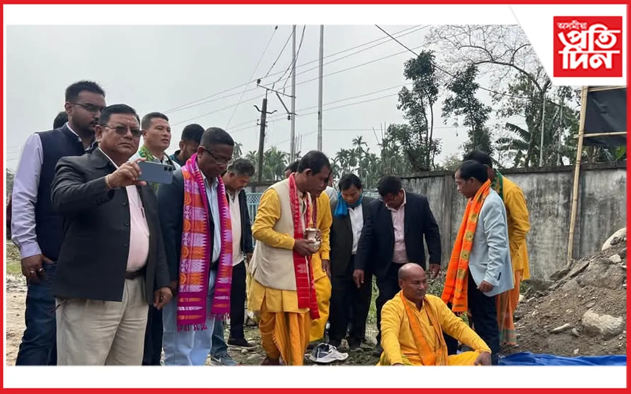 ভৈৰৱকুণ্ড বাথৌ মন্দিৰৰ তোৰণৰ আধাৰশিলা স্থাপন