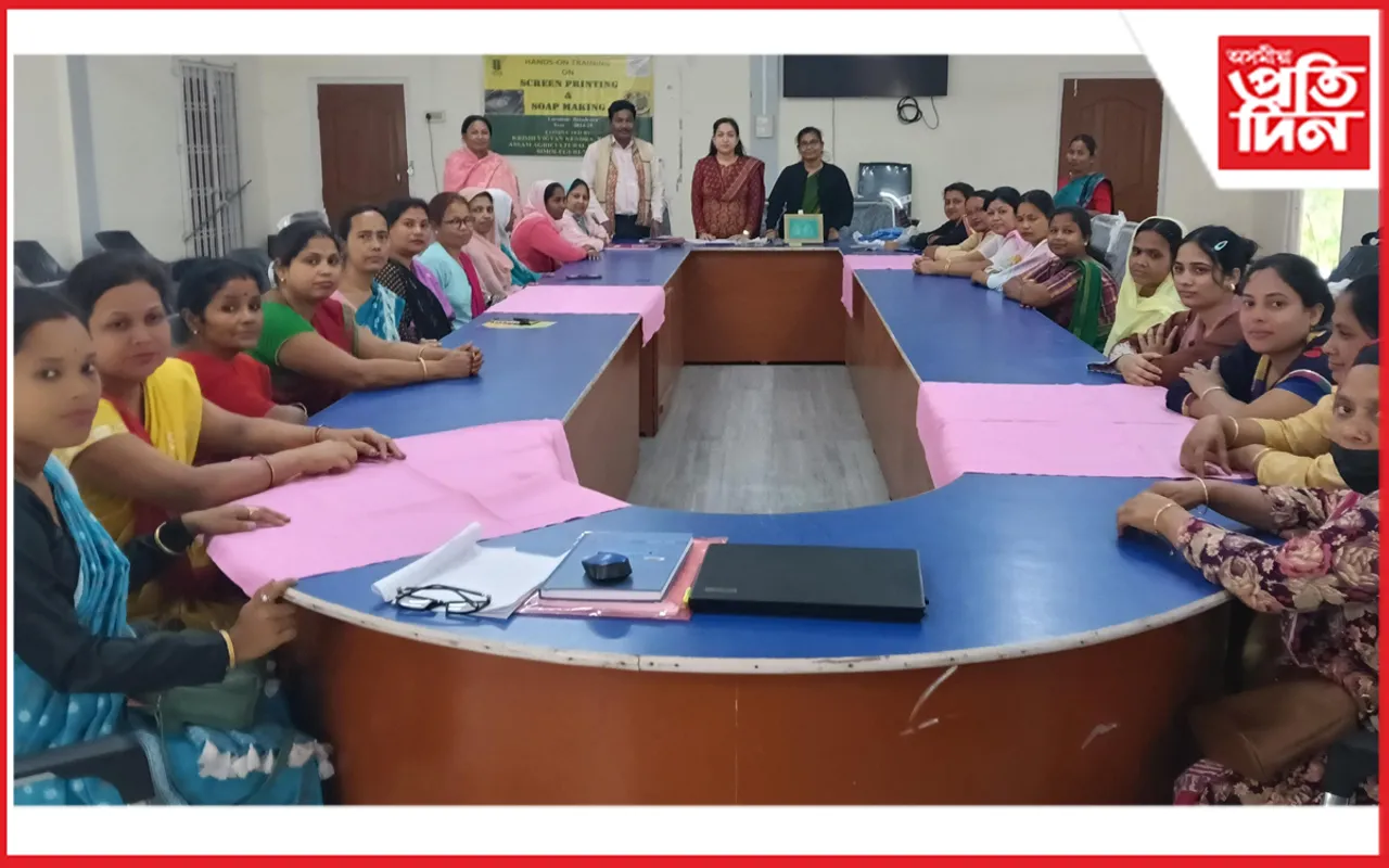 বটদ্ৰৱা উন্নয়ন খণ্ডৰ সহযোগত প্ৰাকৃতিক চাবোন প্ৰস্তুত আৰু স্ক্ৰিন প্ৰিণ্টিঙৰ প্ৰশিক্ষণ কাৰ্য্যসূচী