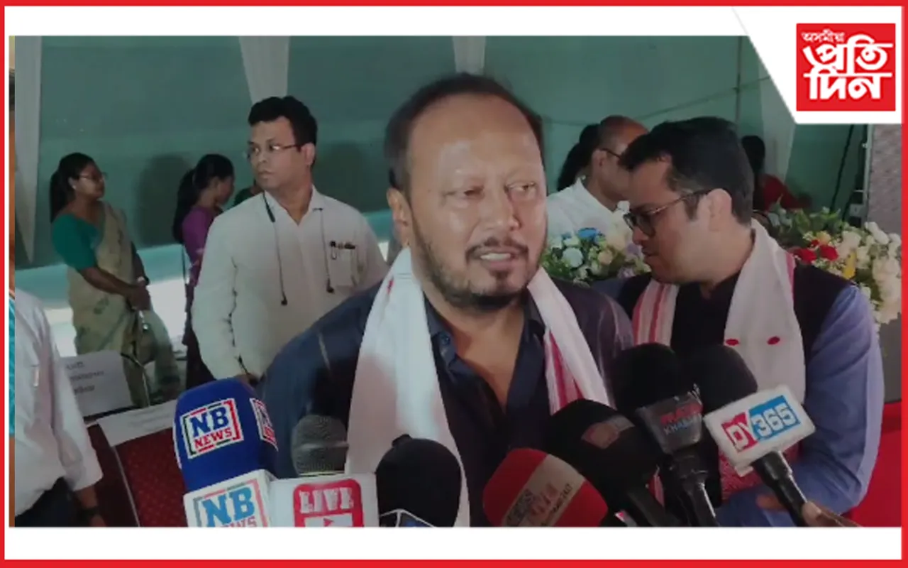 নদুৱাৰ সমষ্টিত প্ৰধানমন্ত্ৰী আৱাস যোজনা গ্ৰামীণৰ হিতাধিকাৰীক অনুমোদন পত্ৰ প্ৰদান.