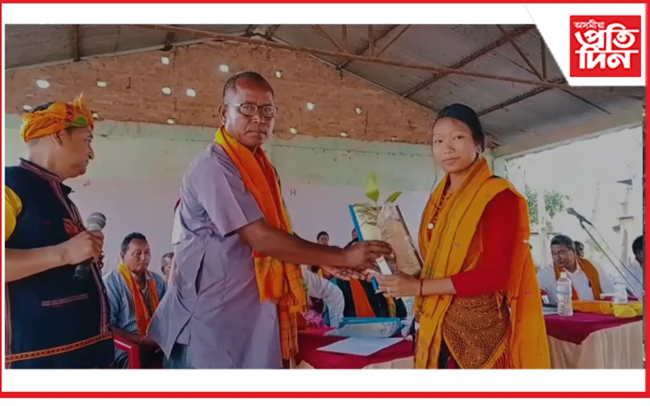 কঠীয়াতলীত তিৱা সাহিত্য সভাৰ উদ্যোগত ছাত্ৰ -ছাত্ৰীক সম্বৰ্ধনা