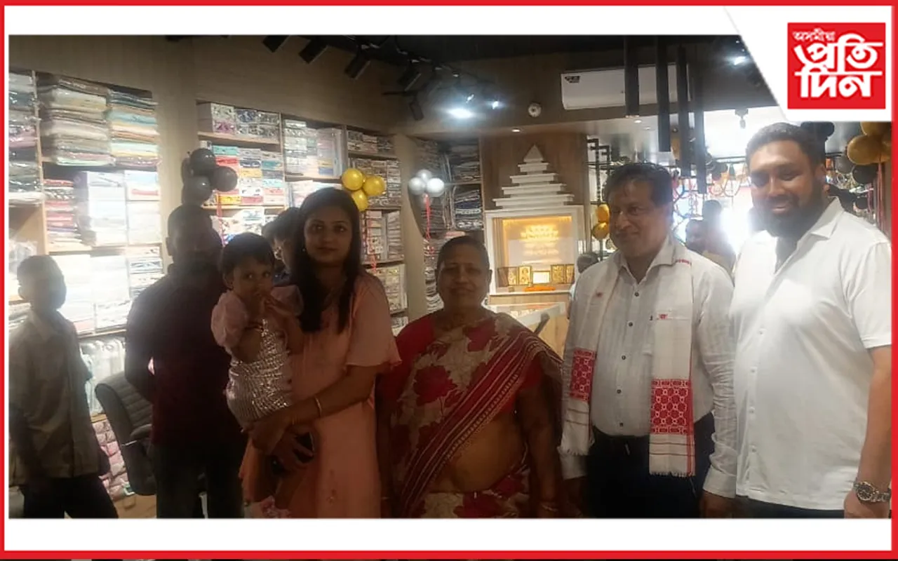 গোলাঘাটত ক্লাচিক কনচেপ্ট শুভ উদ্বোধন বিশিষ্ট পৰিবেশকৰ্মী অপূৰ্ব বল্লভ গোস্বামীৰ