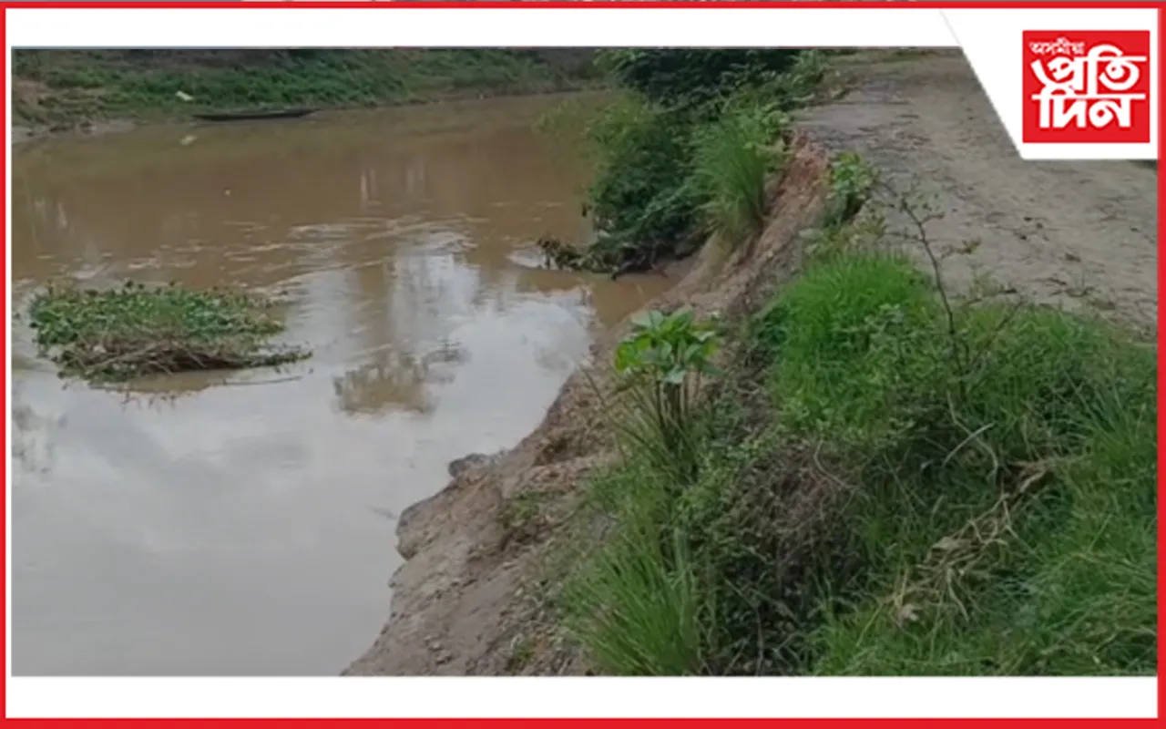  নিশাৰী নৈৰ ব্যাপক খহনীয়া, আতংকিত স্থানীয় ৰাইজ