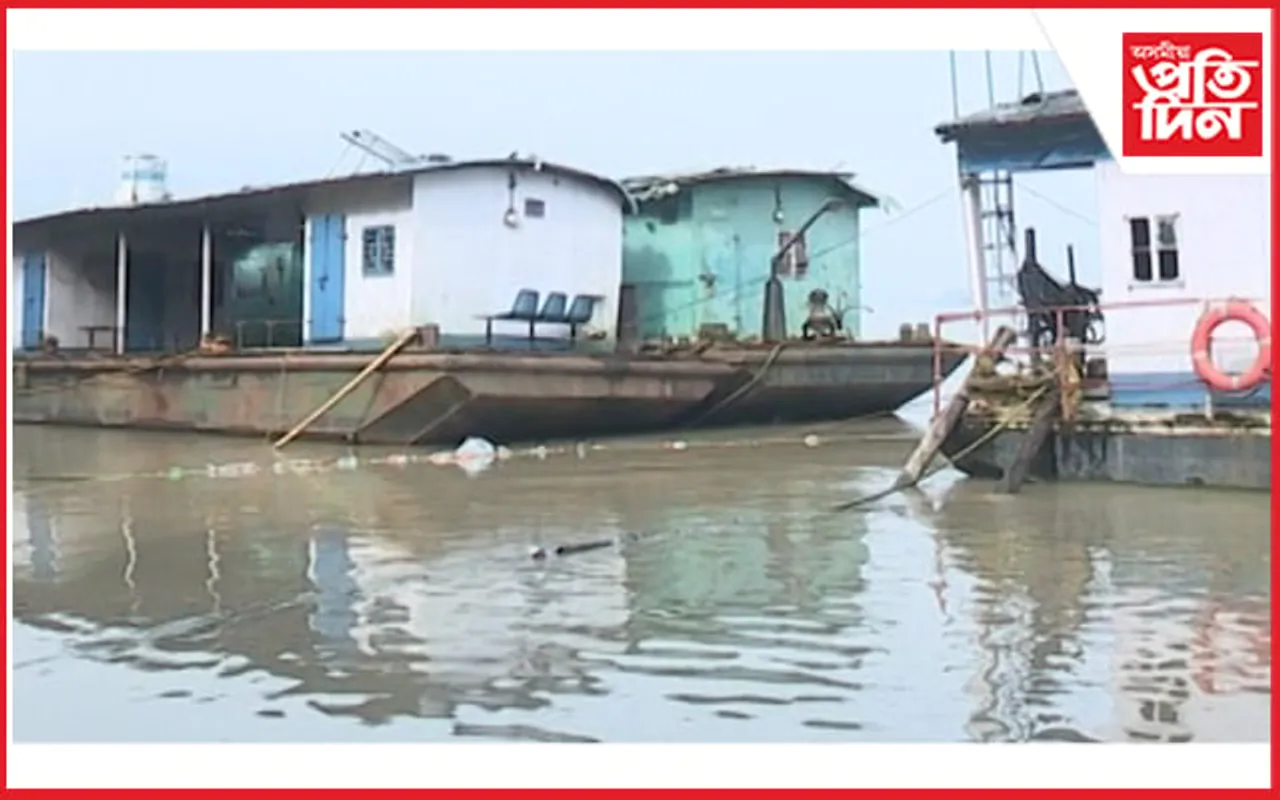 গুৱাহাটী-উত্তৰ গুৱাহাটীৰ মাজত বন্ধ ফেৰী চলাচলঃ যাত্ৰীৰ মাজত হাহাকাৰ... 