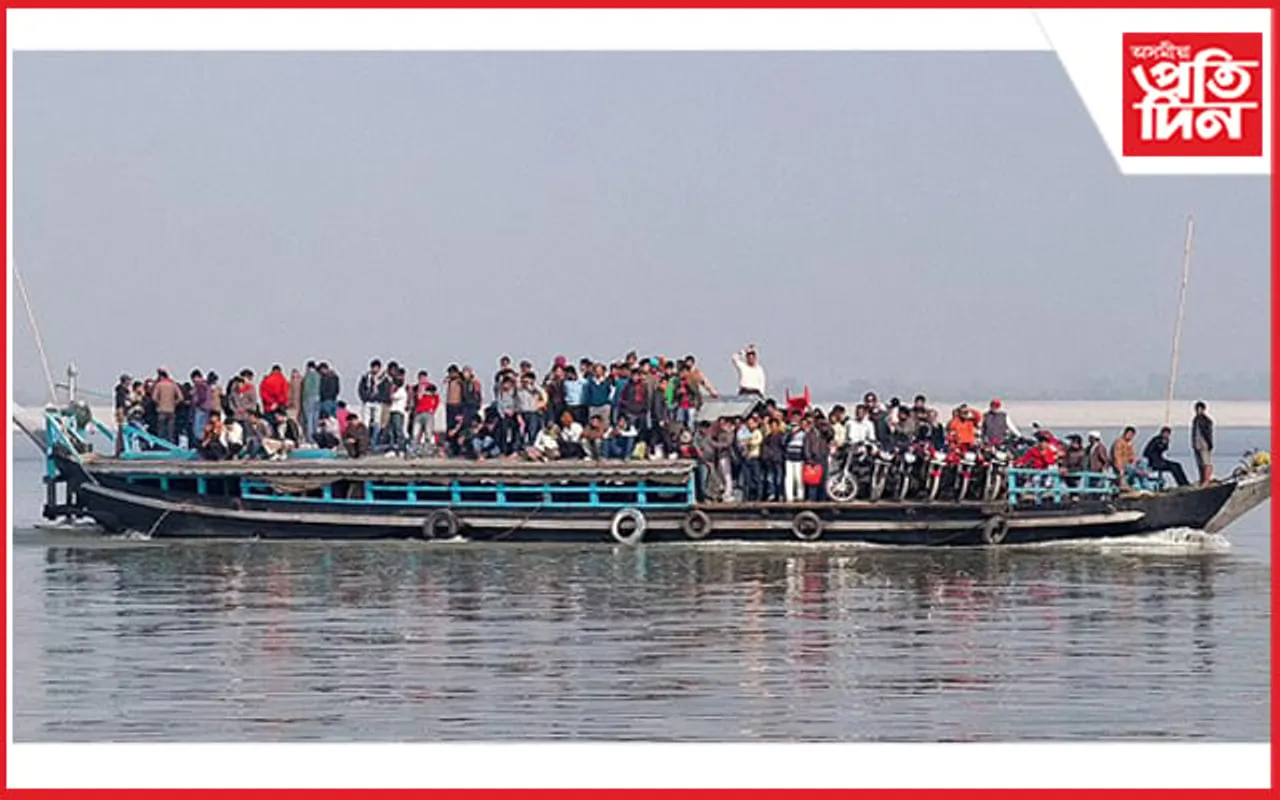 এক ভয়ংকৰ দুৰ্ঘটনাৰ পৰা কথমপি ৰক্ষাঃ কমলাবাৰী অভিমুখী ফেৰীত হোৰাহোৰে সোমাল পানী...
