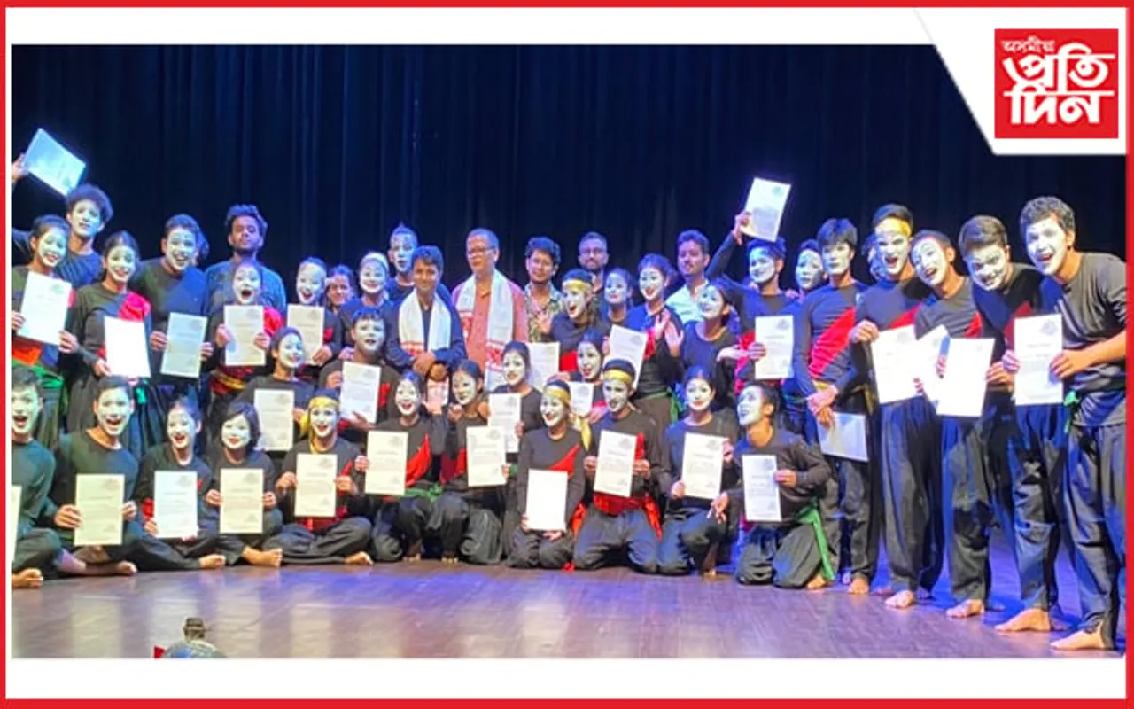 গুৱাহাটী বিশ্ববিদ্যালয়ৰ বাকৰিত মুকাভিনয় কৰ্মশালাৰ সামৰণি অনুষ্ঠান...