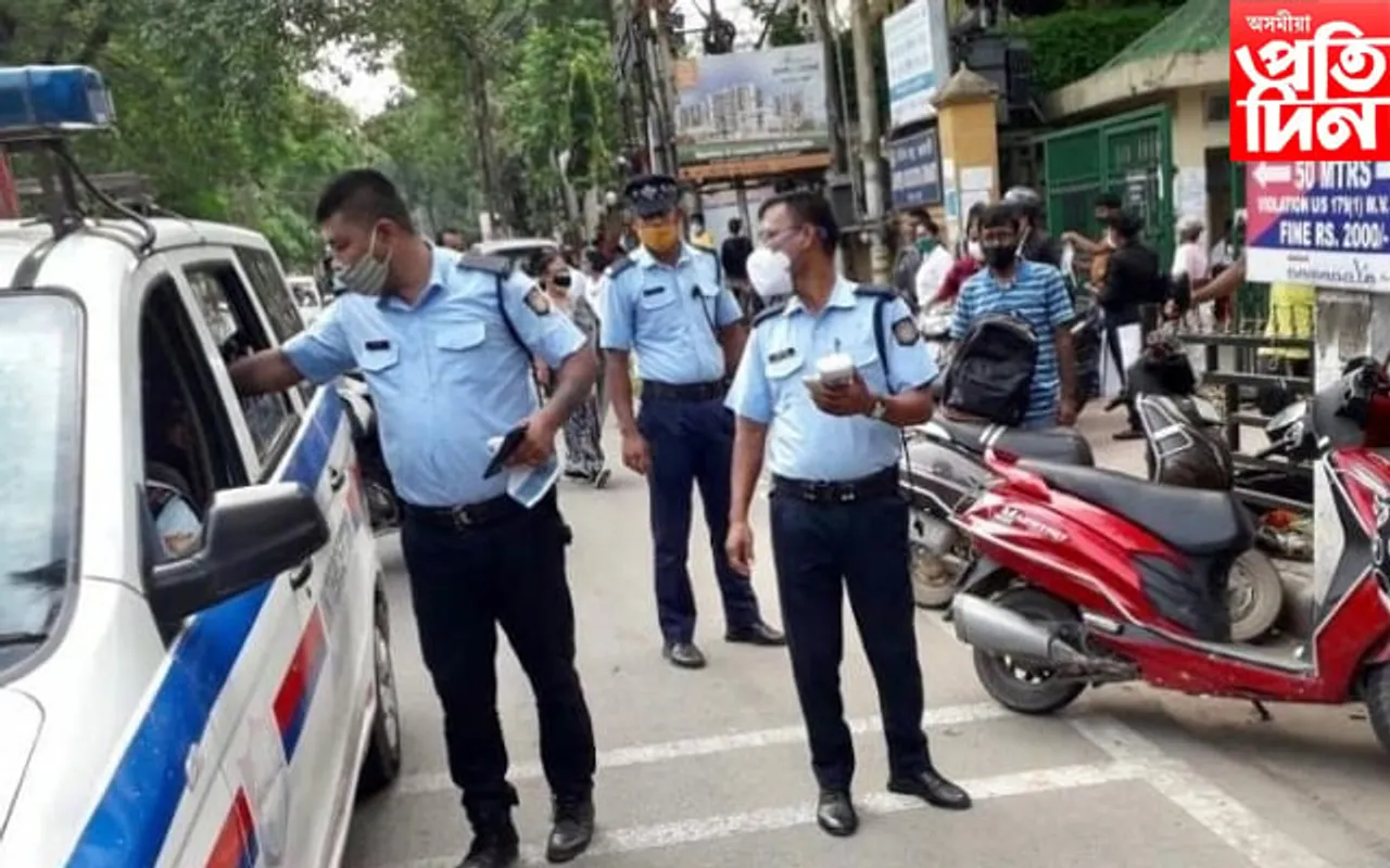 মহানগৰীত পুনৰ কৰ্তব্যৰত ট্ৰেফিক আৰক্ষীৰ ওপৰত আক্ৰমণ...