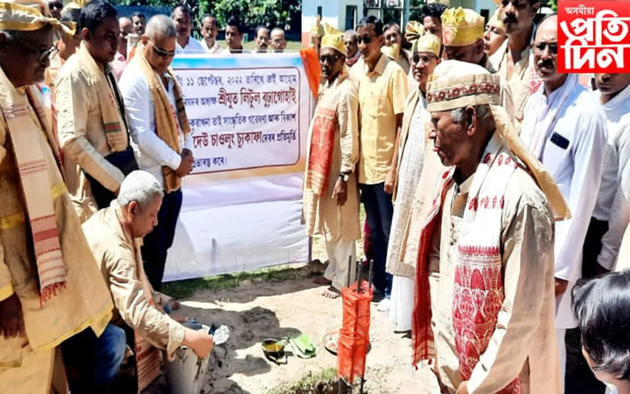 ঢকুৱাখনাত স্বৰ্গদেউ চাওলুং চুকাফাৰ প্ৰতিমূৰ্তি স্থাপনৰ আধাৰশিলা স্থাপন 
