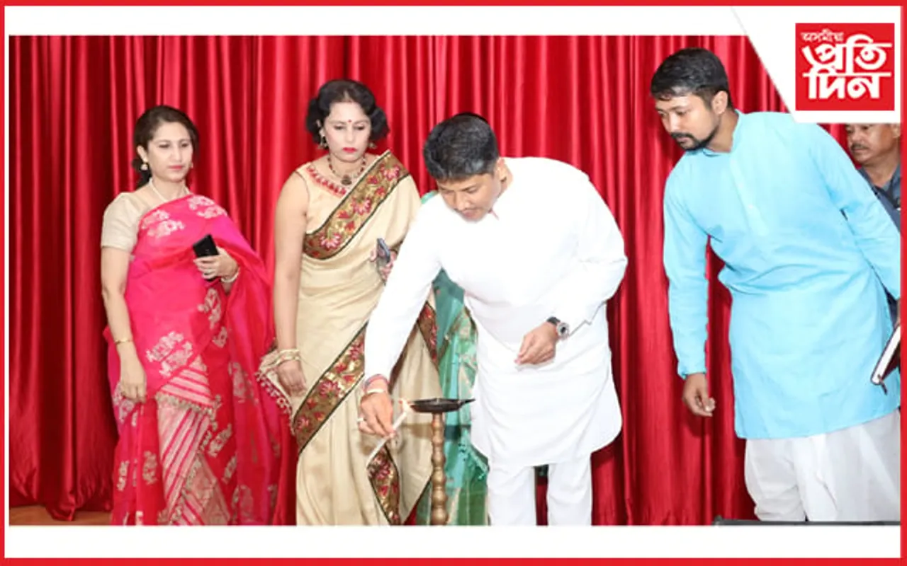ঐতিহাসিক কটন বিশ্ববিদ্যালয়ত অংকীয়া ভাওনা, উদ্বোধন কৰিলে মন্ত্ৰী পিযুষ হাজৰিকাই
