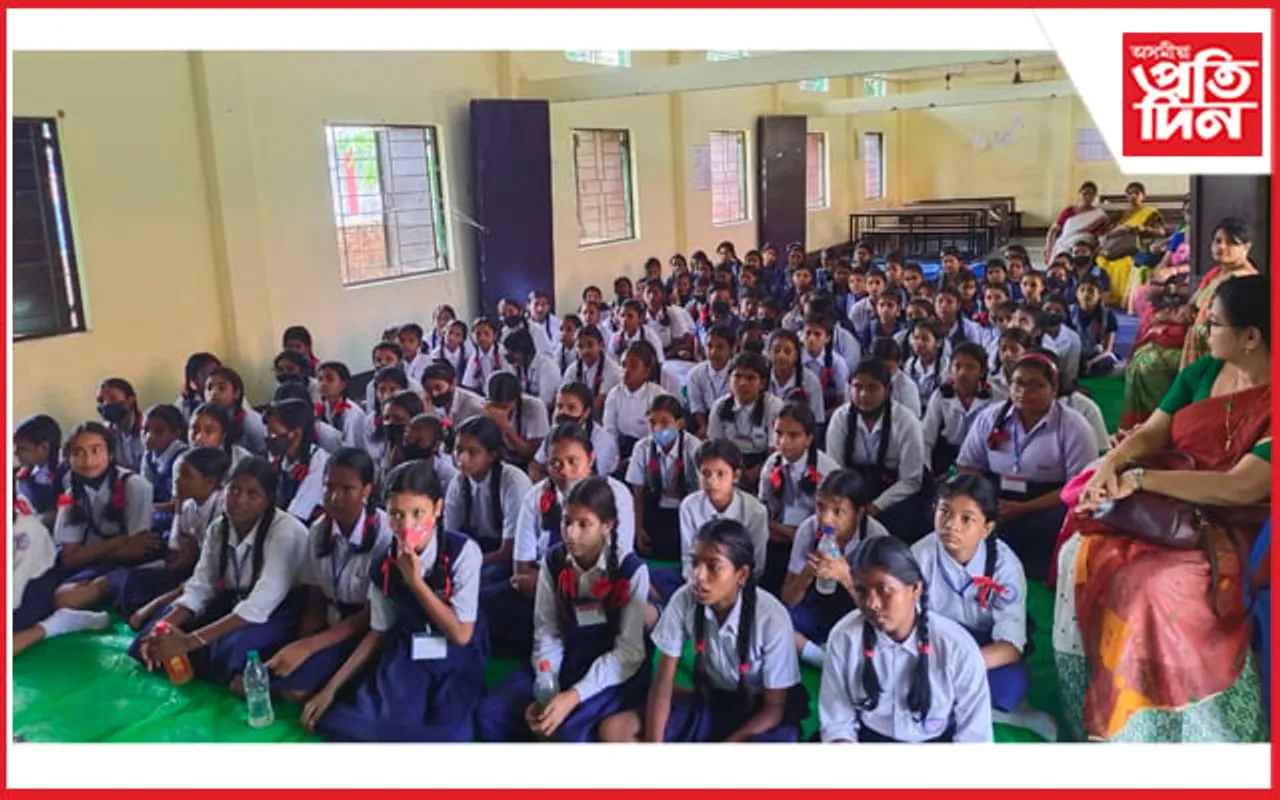 কিশোৰী স্বাস্থ্য আৰু পৰিচ্ছন্নতা শীর্ষক সজাগতা সভা...