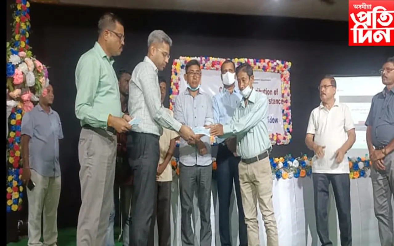 কাছাৰত ৪৮০ গৰাকী হিতাধিকাৰীৰ মাজত  বিধৱা পেঞ্চনৰ চেক বিতৰণ...
