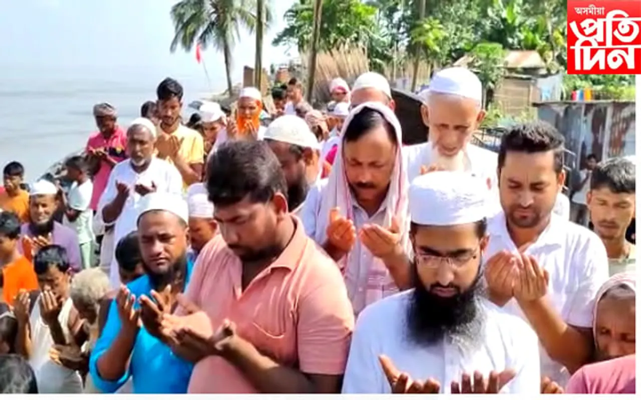 গৰাখহনীয়া প্ৰতিৰোধৰ কামত ৰাইজৰ বিনামূলীয়া শ্ৰমদান, আল্লাৰ ওচৰত দোৱা