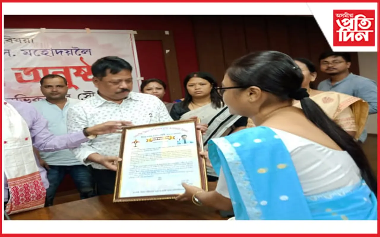 ধেমাজি জিলা পৰিষদৰ মুখ্য কাৰ্যবাহী বিষয়া প্ৰফুল্ল কুমাৰ দেউৰীৰ বিদায় সম্বৰ্ধনা অনুষ্ঠান...