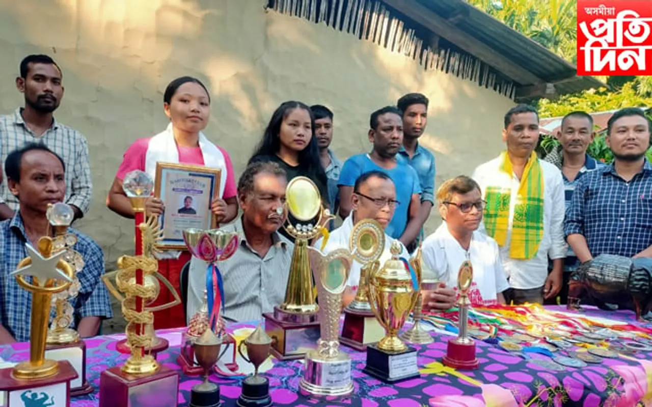 উৰিয়ামঘাটৰ নিজৰা ৱাৰীক নবদ্বীপ ক্লাৱৰ  সম্বৰ্ধনা অনুষ্ঠান...