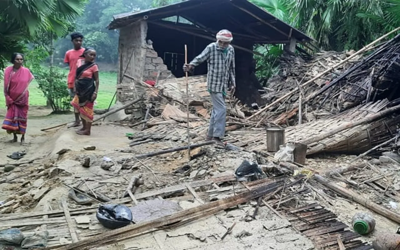 দীপাৱলীৰ আনন্দ উল্লাসৰ মাজৰে মাৰ্ঘেৰিটাত বন্যহস্তীয়ে সম্পূৰ্ণৰূপে ধ্বংস কৰিলে দুটাকৈ বাসগৃহ...