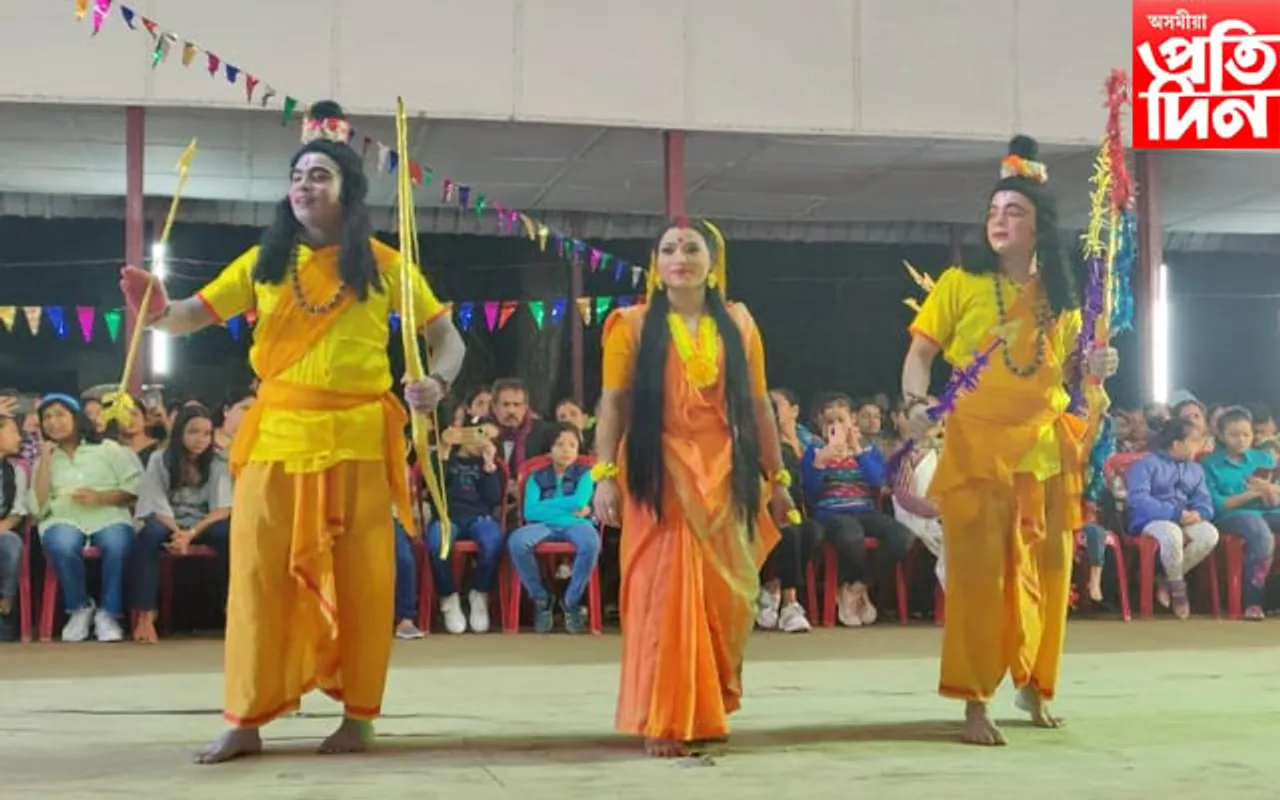 লাঠী, বন্দুক এৰি হাতত তুলি ল'লে ধনু, গদা! নগাঁৱত আৰক্ষীৰ অংকীয়া ভাওনা প্ৰদৰ্শন