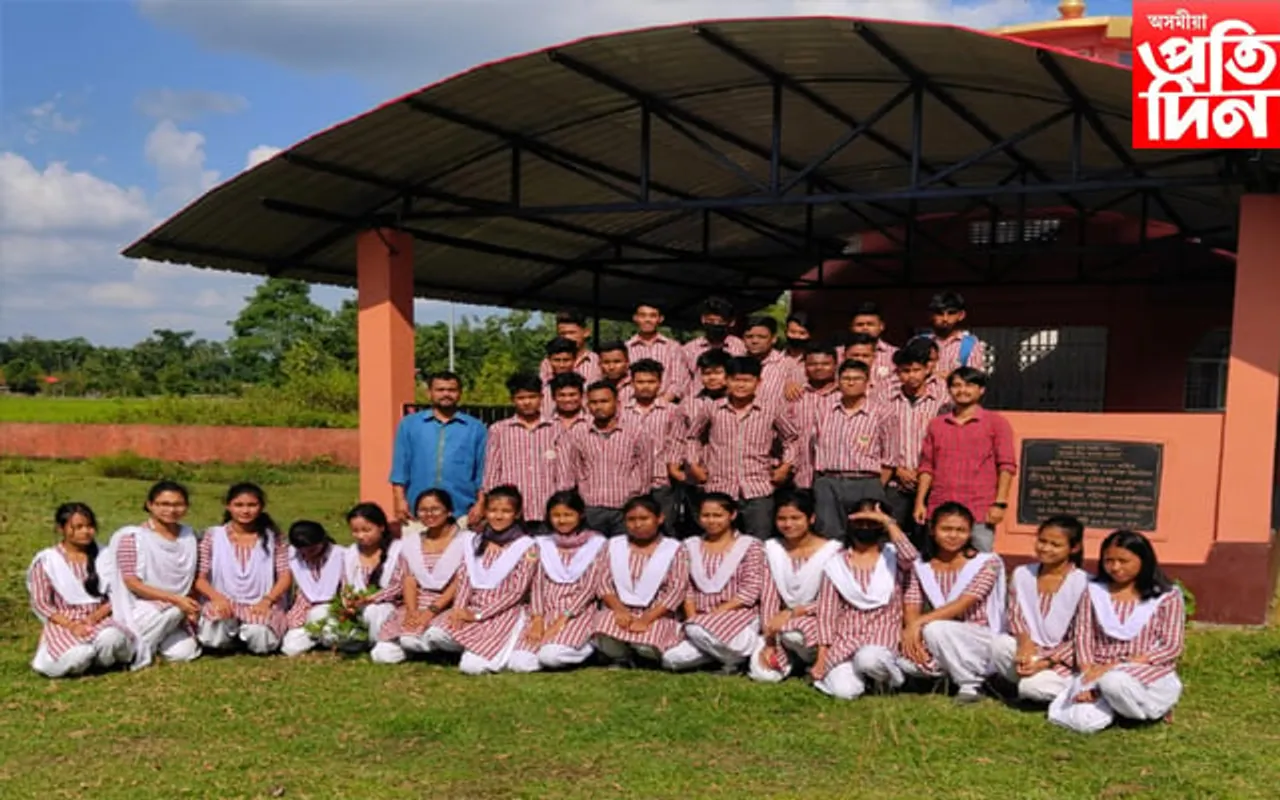আইদেউ মৈদামত ফৰকাটিং ছিনিয়ৰ ছেকেণ্ডাৰী বিদ্যালয়ৰ শিক্ষাৰ্থীৰ স্বদেশ অধ্যয়ন...