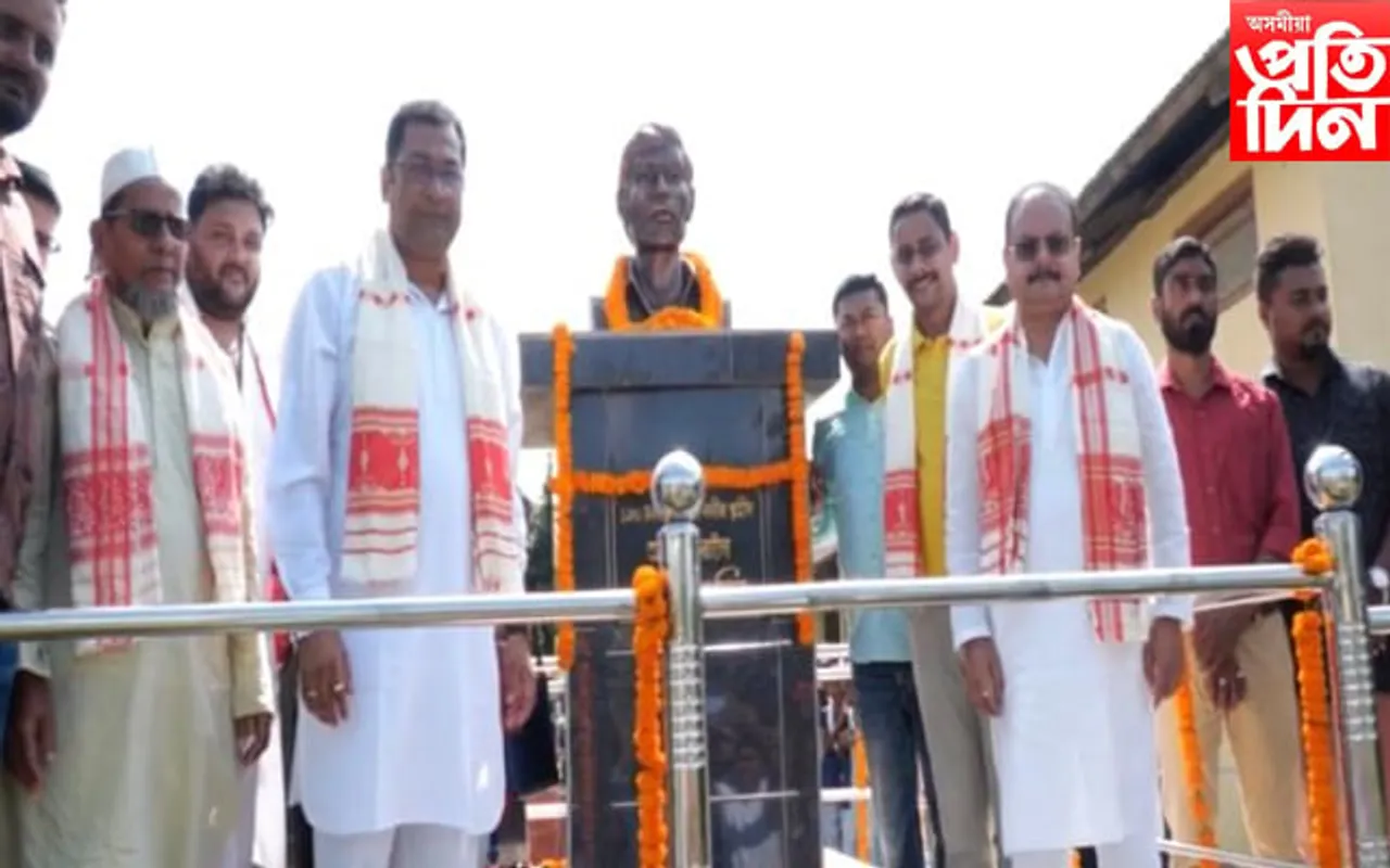 শ্বহীদ অনিল বৰাৰ আৱক্ষ মূৰ্তি উন্মোচন